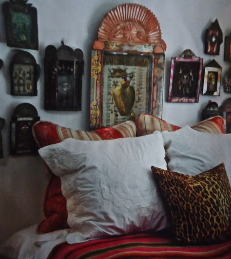 Mary Emmerling - she's my favorite! Mary Emmerling Style New Mexico, Mary Emmerling Style, Mary Emmerling, Southwest Interiors, Accessory Styling, Santa Fe Decor, Mexican Bedroom, Mexican Interiors, Santa Fe Home