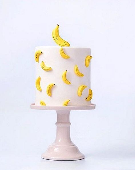 Simple and fun banana cake! Curious George Cakes, Banana Party, Monkey Birthday Parties, Curious George Birthday, Monkey Birthday, Banana Cake Recipe, Banana Cake, Savoury Cake, Food Cakes