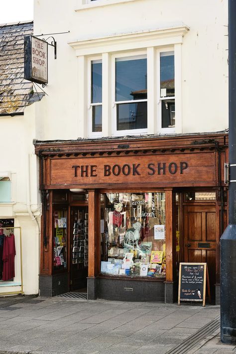 Book Store Exterior, Bookshop Café, Bookstore Design, Book Shops, Bookstore Cafe, Dorset England, Library Aesthetic, Stationary Shop, Book Stores