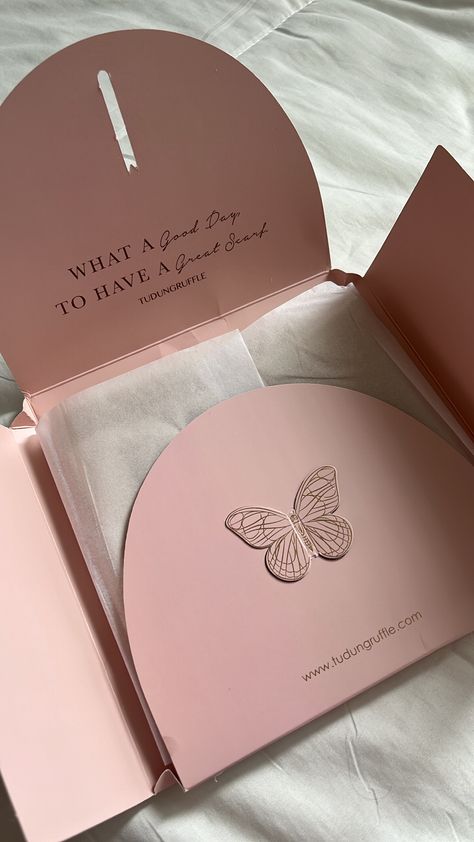 Clothing Business Packaging Aesthetic, Packaging For Fashion Brands, Invitation Packaging Ideas, Bussnis Woman Ideas, Business Packaging Ideas Boxes, Abaya Packaging Ideas, Cute Packaging Ideas For Jewelry, Creative Packaging Design Clothing, Abaya Packaging