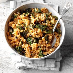 Quinoa with Peas and Onion Recipe: How to Make It Non Refrigerated Picnic Food Ideas, Meals Served Cold, Cold Dishes To Bring To A Party, Easy Vegan Picnic Food, Vegetarian Picnic Recipes, Sides That Travel Well, Whole 30 Picnic Food, Cold Meat Dishes, Cold Vegetarian Meals