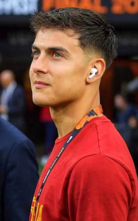 Football Players Haircut, Mid Fade Straight Hair, Football Haircut, Low Fade Haircut Mens, Dybala Hair, Long Buzz Cut, Tanning Salons, Crew Cut Haircut, Mid Fade Haircut