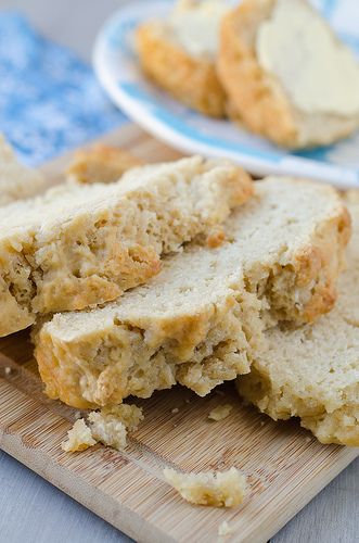 Homemade Beer Bread Homemade Beer Bread, Oven Baked Bread, Beer Bread Recipe, Homemade Beer, Biscuit Rolls, Beer Bread, Bread Machine Recipes, Think Food, Frugal Meals