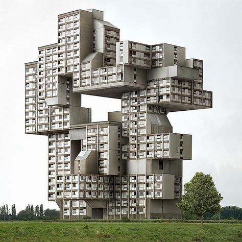 Void Architecture, Unusual Architecture, Unusual Houses, Architecture Cool, Architecture Unique, Crazy Houses, Brutalism Architecture, Unusual Buildings, Concept Model