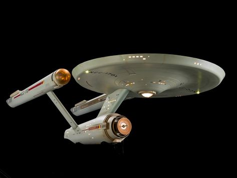 Star Trek Ship, Star Trek: Enterprise, Enterprise Model, Star Trek Models, Star Trek Wallpaper, Film Star Trek, Uss Enterprise Ncc 1701, Star Trek 1966, Star Trek Episodes