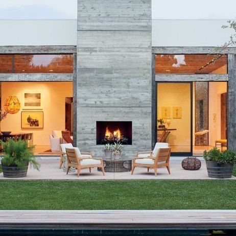 Design Camino, Indoor Outdoor Fireplaces, Outdoor Space Design, Concrete Fireplace, Hus Inspiration, Los Angeles Homes, Celebrity Houses, Fireplace Design, Indoor Outdoor Living