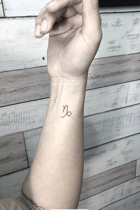 Als Tattoo, Love Symbol Tattoos, Diy Tattoo Permanent, Tattoo Diy, Capricorn Tattoo, Tattoo Trend, Marquesan Tattoos, Strength Tattoo, Zodiac Sign Tattoos