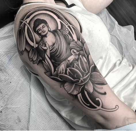 Neotraditional Buddha piece by Daniel Braga Traditional Tattoo Animals, Blue Jay Tattoo, Neo Traditional Roses, Traditional Tattoo Reference, Traditional Moth Tattoo, Fox Tattoo Design, Japanese Motifs, Buddha Tattoo Design, Panda Tattoo