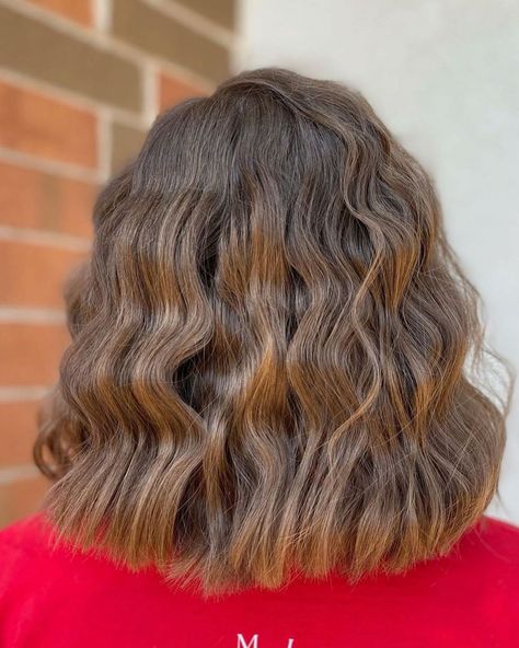 Do you enjoy cute crimped hair looks? Are you someone who knows how to style your hair this way? If you’re someone who knows how to wear stylish old-s... Crimped Hair Short, Hairstyles Crimped Hair, Thermal Hairstyles, Crimped Hairstyles Short, Crimped Short Hair, Short Crimped Hair, Crimped Bob, Hairstyles Crimped, Crimped Hairstyles