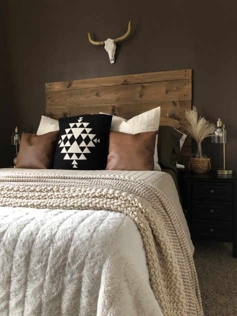 Tan Western Bedroom, Dark Wood With Black Accents, Black Accent Wall Bedroom With Brown Furniture, Accent Wall Bedroom Western, Browns And Black Bedroom, Boho Brown Bedroom, Western Room Accent Wall, Bedroom Ideas Green Accent Wall, Black White And Brown Boho Bedroom