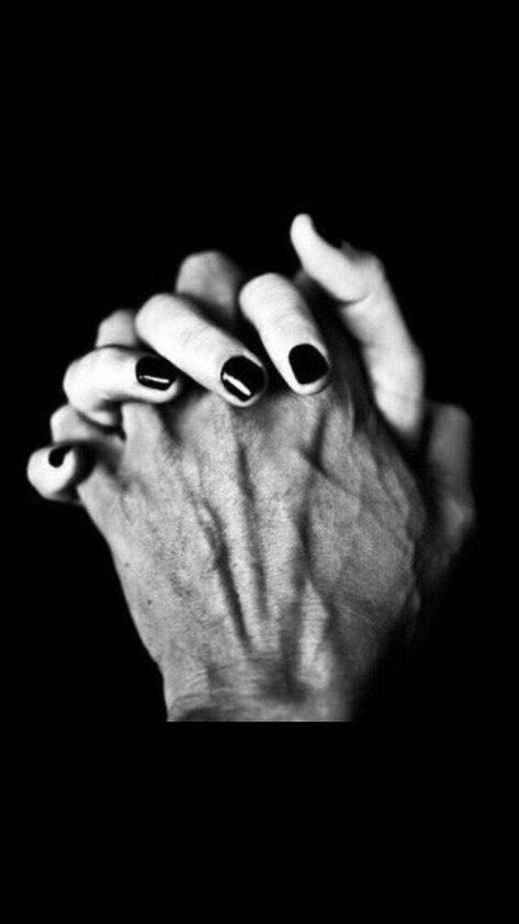 Hand Photography, Couple In Love, Photo Couple, Couple Photography Poses, Dark Photography, Black White Photos, Foto Inspiration, Love Photos, Couple Aesthetic