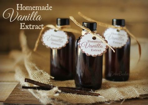 How to Make Homemade Vanilla Extract by Rose Bakes Make Vanilla Extract, Vanilla Extract Recipe, Edible Christmas Gifts, Homemade Vanilla Extract, Diy Edible, Homemade Products, Homemade Vanilla, Homemade Christmas Gifts, Homemade Food