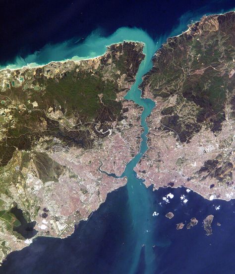 Istanbul and the Bosporus - how cool is this?! it looked different from the shore... Mozambique Beaches, Imperiul Roman, Thailand Beach, Sistem Solar, Nasa Earth, Pamukkale, Earth From Space, Turkey Travel, Istanbul Turkey