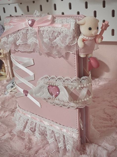 Binder Decoration, Instagram Journal, School Aesthetics, Coquette Winter, Pink Journal, Bows Pink, Charmmy Kitty, Pretty Journals, Hello Kit