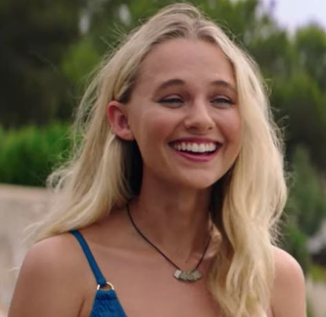 Madison Iseman Aesthetic, Madison Iseman Icons, Madison Iseman Gif, Oasis Resort, Erika Fane, Madison Iseman, Obx Dr, Elite Daily, Acting Career