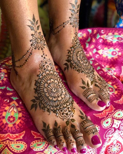 Leah Reddell on Instagram: “The Feet of the Bride. There is something about doing symmetrical foot designs that makes me feel so happy and grounded. In a way, a think…” Henna On Foot, Henna Designs Foot, Henna Foot Designs, Henna Feet Designs, Mehndi Designs Traditional, Foot Henna Designs, Simple Foot Henna, Henna Foot, Foot Mehndi Designs