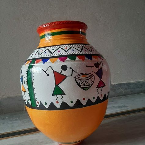 Worli Painting On Pot, Varali Art, Matka Painting Designs, Matka Decoration Pots Painting, Pot Designs Painted Indian, Clay Pot Painting Ideas, Front Yard Fences, Pot Painting Ideas Creative, Landscape Curb Appeal