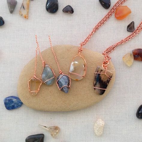 Creative Ways to Put Your Rock Collection to Good Use Wire Wrapped Stone Jewelry, Wire Wrapped Jewelry Diy, Wire Wrapped Jewelry Tutorials, Bijoux Fil Aluminium, Wire Jewelry Tutorial, Rock Jewelry, Wire Wrapping Stones, Diy Wire Jewelry, Wire Necklace