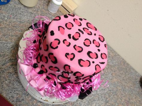 <3 cake i want it  <3 Pink Leopard Print Cake, Leopard Print Birthday Cake, Cheetah Cake, Iphone Theme Ideas, Cheetah Cakes, Leopard Print Birthday, Leopard Cake, Leopard Print Cake, Cheetah Party