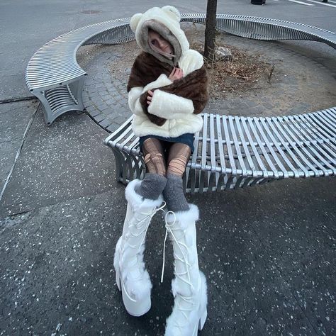 Snowflake Fairy, Snow Bunny, Winter Fits, Swaggy Outfits, White Boots, Winter Aesthetic, 2000s Fashion, Grunge Outfits, Look Cool