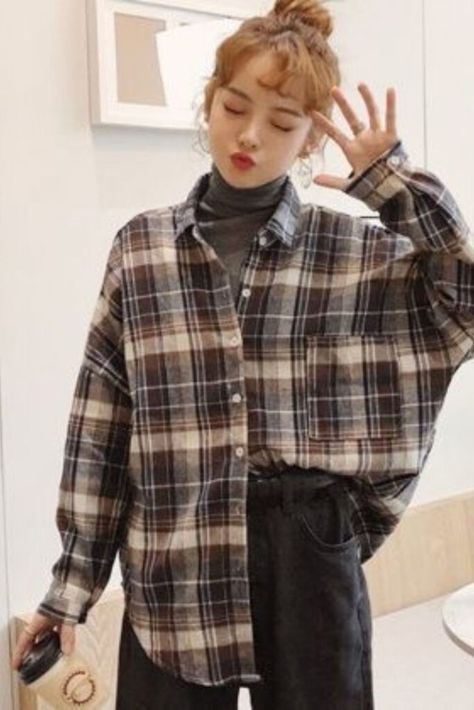 Plaid Flannel Outfit, Fashion Outfits Korean, Outfit Korean Style, Mode Grunge, Mode Hippie, Flannel Outfits, Clothes Korean Style, Sweatpants Outfit, Populaire Outfits