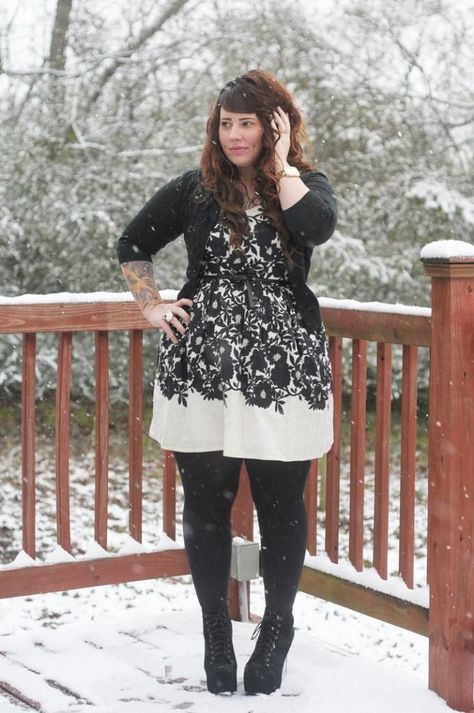 Plus Size Winter Outfits-14 Chic Winter style for Curvy Women Svarta Outfits, Xl Mode, Chic Winter Style, Plus Size Winter Outfits, How To Wear Leggings, Look Plus Size, Plus Size Winter, Outfit Trends, Moda Plus Size