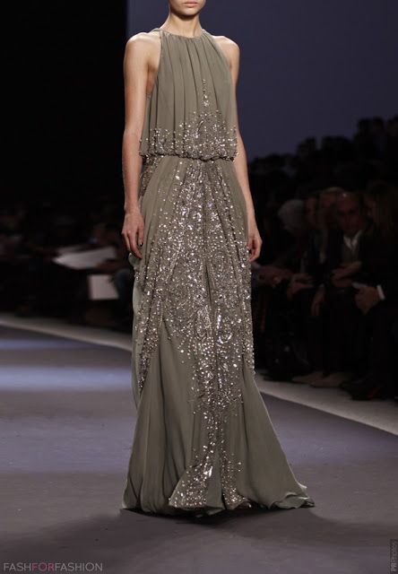 Naeem Khan - SO pretty! Gala Dress, Naeem Khan, Couture Gowns, Designer Dress, Classic Fashion, Gorgeous Gowns, Marchesa, Elie Saab, Beautiful Gowns