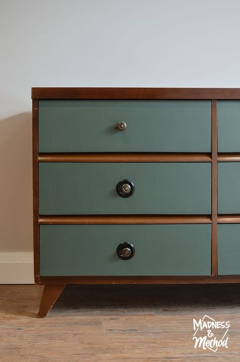 Have you heard of a two-toned or painted and stained dresser before? This dresser makeover has the perfect combination of stained top with painted drawers! Dresser 2022, Dresser Designs, Two Tone Dresser, Stained Dresser, Room Dresser, Dresser Design, Dressers Makeover, Painted Drawers, Ceiling Ideas