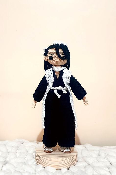 an amigurumi doll in the likeness of byakuya kuchiki, a character from the anime and manga series bleach. the doll is skinny and tall. it stands on a round wooden doll stand in front of a plain cream-colored background Crochet Bleach Anime, Bleach Crochet, Bleach Byakuya, Anime Amigurumi, Gotei 13, Byakuya Kuchiki, Bleach Manga, Anime And Manga, Bleach Anime