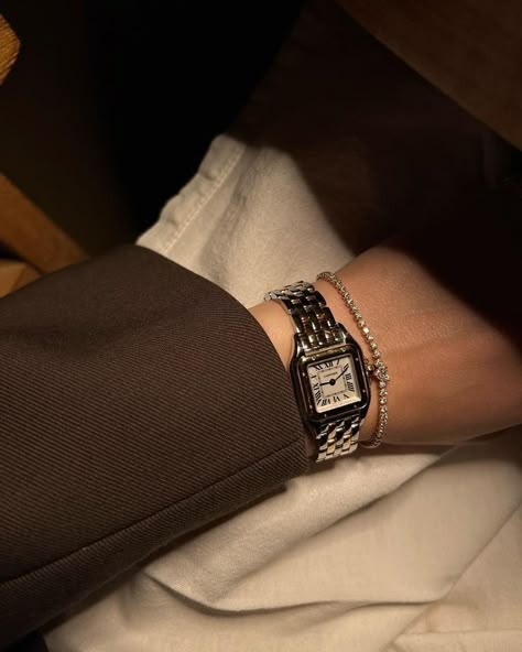 Classy Watch, Vintage Watches Women, Bracelet Love, Cartier Watch, Watches Women, Classy Jewelry, Jewelry Lookbook, Old Money Aesthetic, 가을 패션