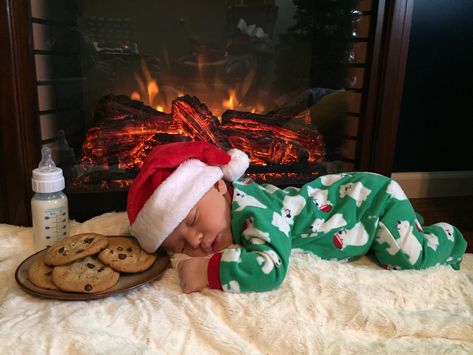 Holiday Baby Pictures, Baby Holiday Photos, Baby Christmas Photography, Newborn Christmas Photos, Christmas Baby Pictures, Baby Milestones Pictures, Baby Christmas Photos, Xmas Photos, Newborn Baby Photoshoot