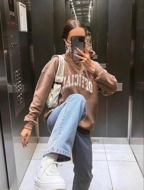 Usa Cheer, Us Friends, Brown Sweatshirt, Aesthetic Fits, Ropa Diy, Mode Ootd, Modieuze Outfits, Mode Inspo, Mode Streetwear