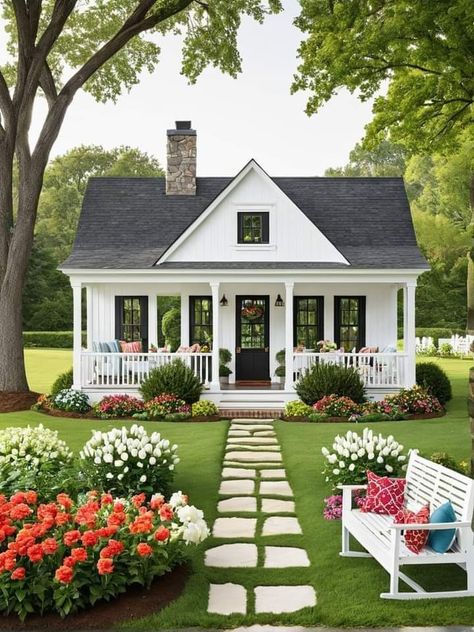 White Cottages, Cute Small Houses, Farmhouse Exterior Ideas, Cute Cottages, Cottage Bungalow, Small Cottage Homes, Cottage Retreat, Container Houses, Cottage Exterior