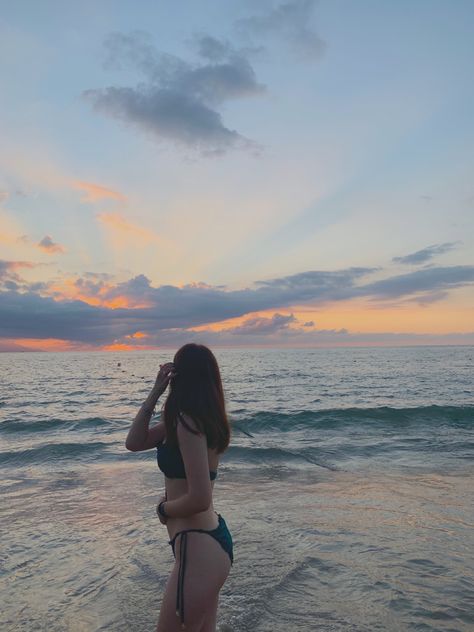 Girl Swimsuit Aesthetic, Beach Girl Pfp, Beach Sunset Pictures, Swimsuit Aesthetic, Sunset Pic, Church Aesthetic, Boy Pfp, Hot Beach, Body Photography