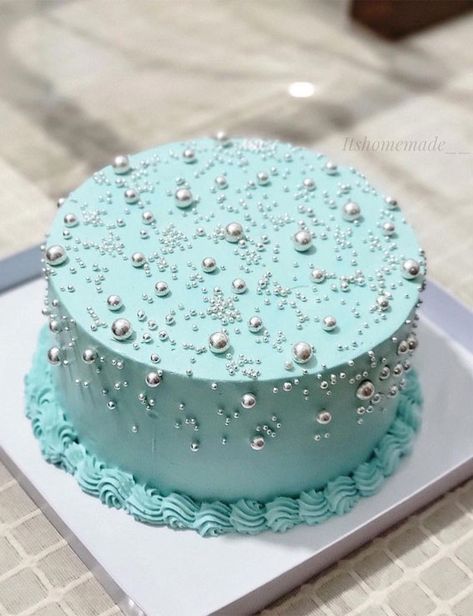 Round Birthday Cake Ideas, Birthday Cake Ideas Small, Minimalist Birthday Cake, Small Birthday Cake, Simple Birthday Cake Designs, Birthday Cake Aesthetic, Round Birthday Cakes, Cake Designs For Boy, 15th Birthday Cakes