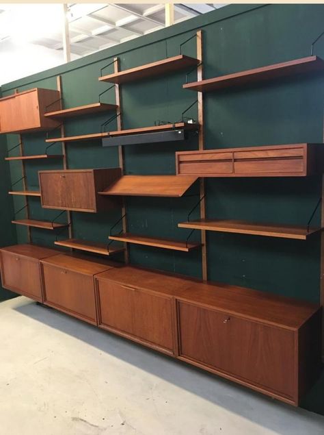 Mcm Shelving, Mid Century Modern Hallway, Royal System Shelving, Wall Shelving Systems, Retro Rooms, Vintage Makeover, Mid Century Bookcase, Living Room Wall Units, Mid Century Bedroom