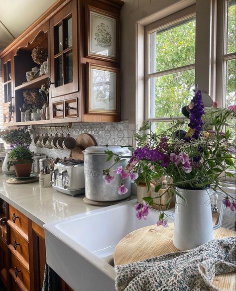 country kitchen, country home, cottage, cottage core, vintage, country living, eclectic, farmhouse, english home, country interiors There Are No Rules, Drømme Liv, Cottage Kitchens, No Rules, Cottage Interiors, Dream House Interior, Cottage Living, Cottage Kitchen, Pretty House