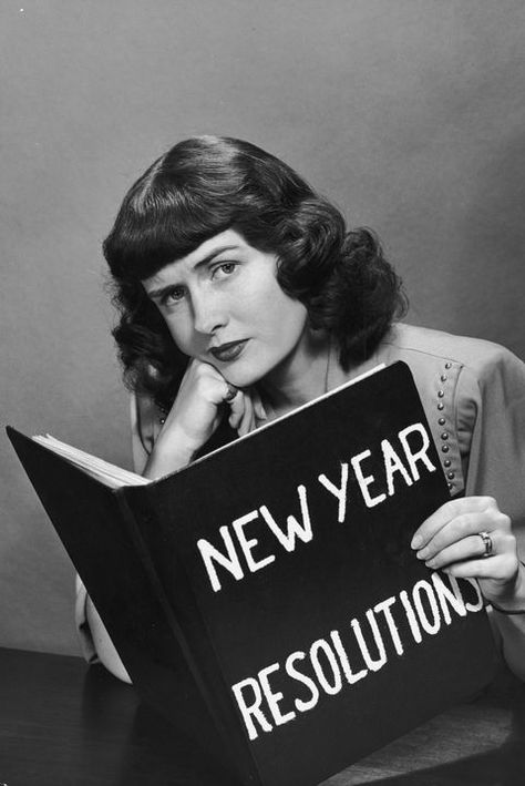 Blogging Website, New Years Eve Traditions, Vintage Happy New Year, New Year Resolution, New Years Traditions, Auld Lang Syne, New Year Photos, Sigmund Freud, Photo Images