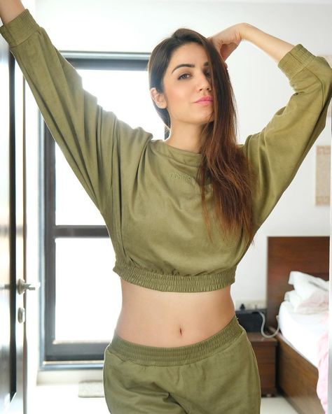 Amy Aela ♥️ Amy Aela, Lingerie, Actresses, Crop Tops, Women's Top, Beauty