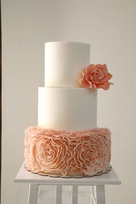 White and peach ruffle wedding cake by Alaa Abdullah on satinice.com! Peach Colored Wedding Cake, Wedding Cake Peach Color, Peach Theme Cake, Pastel Peach Wedding, Quinceañera Cakes, Peach Wedding Cake, Birthday Cakes For Boys, Pastel Wedding Cakes, Orange Wedding Cake