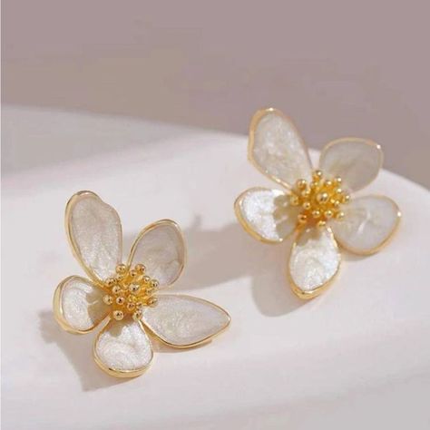 Flower Stud Earrings In Gold Hardware New (Boutique Packaging) **Let Me Know If You Like To Bundle With Another Listing! **I Always Accept Reasonable Offers Cute Earrings Cute Jewelry Dainty Jewelry Summer Vacation Cute Outfits Trendy Jewelry Formal Jewelry Wedding Earrings Lovers Gift Holiday Gift Gift For Her Tags : Anthro Anthropologie Free People We The Free Zara Zara Jewelry Lili Pulitzer Kendra Scott 8 Other Reasons Lili Clasps For Love And Lemons Ettika Shashi Natalie B Jewelry Five And T Women Stud Earrings, Anthropologie Jewelry Earrings, Formal Jewelry, Flower Stud, Stud Earrings For Women, Enamel Flower, Watches Women Fashion, Flower Earrings Studs, Flower Studs