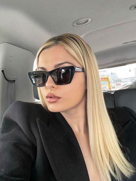 Black Sunglasses For Women, Celaena Sardothien, Estilo Country, Trendy Glasses, Bebe Rexha, Female Fitness Model, Girl With Sunglasses, Trendy Sunglasses, Throne Of Glass