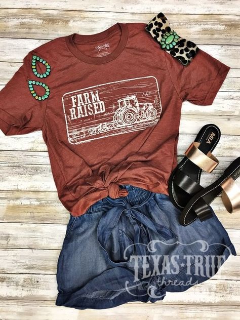 Screen Print Shirts, Western Style Outfits, Country Wear, Cute Shirt Designs, Southern Shirts, Screen Printing Shirts, Mama Style, Country Outfits