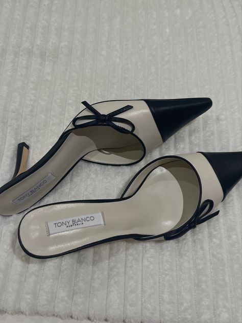 tony bianco black and white bow heels Kitten Heels Aesthetic, Elegant Shoes Heels, Pretty Heels, Skor Sneakers, Dr Shoes, Shoes Heels Classy, Tony Bianco, Vintage Heels, Heels Classy