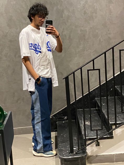 Dodger Jersey Outfit For Men, Mens Baseball Game Outfit, Dodgers Jersey Outfit Men, Basketball Jersey Outfit Boys, Baseball Outfits Men, Baseball Jersey Outfit Men, Jersey Outfit Men, Dude Outfits, Basketball Streetwear