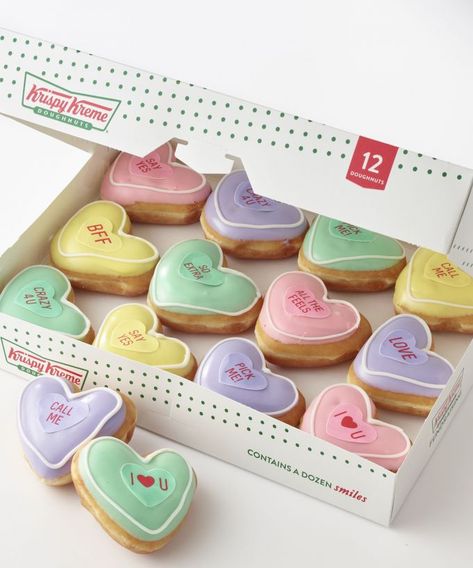 Krispy Kreme Releases New Conversation Heart Doughnuts Valentines Day Desserts Easy, Valentines Gender Reveal, Bolo Vintage, Sweetheart Candy, Cupcakes Filled, Krispy Kreme Donuts, Valentines Baby Shower, Krispy Kreme Doughnut, Conversation Heart