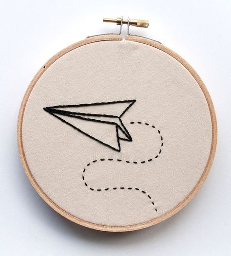 Haft Vintage, Stitch Paper, Embroidered Paper, Broderie Simple, Embroidered Wall Art, Trendy Embroidery, Ideas Embroidery, Pola Bordir, Pola Kristik