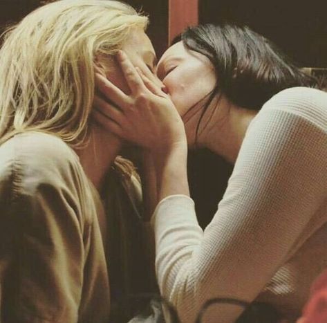 Piper Chapman, Alex And Piper, Alex Vause, Image Couple, Taylor Schilling, Laura Prepon, Woman Loving Woman, Orange Is The New, Orange Is The New Black