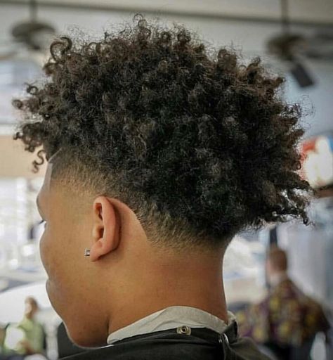 Taper Fade 🔥 #tbt Website: www.twistssponge.com Done by: @iamtyrikjackson #twistssponge #naturalhair #premium #motivation #success… Afro Fade Haircut, Curly Hair Taper, Boys Haircuts Curly Hair, Fade Haircut Curly Hair, Taper Fade Curly Hair, Drop Fade Haircut, Black Hair Cuts, Curly Hair Fade, Men Haircut Curly Hair