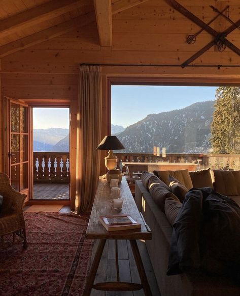 Cabin Core Aesthetic, Cozy Cabin Aesthetic, Getaway House, Cabin Core, Cedar Hot Tub, Hp Universe, Cabin Aesthetic, Mountains Aesthetic, Chalet Interior